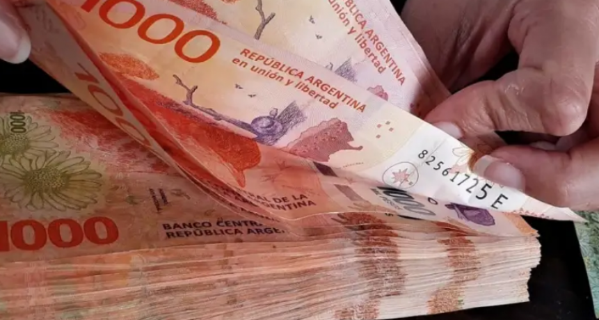 El Gobierno eval&uacute;a emitir un billete de mayor denominaci&oacute;n