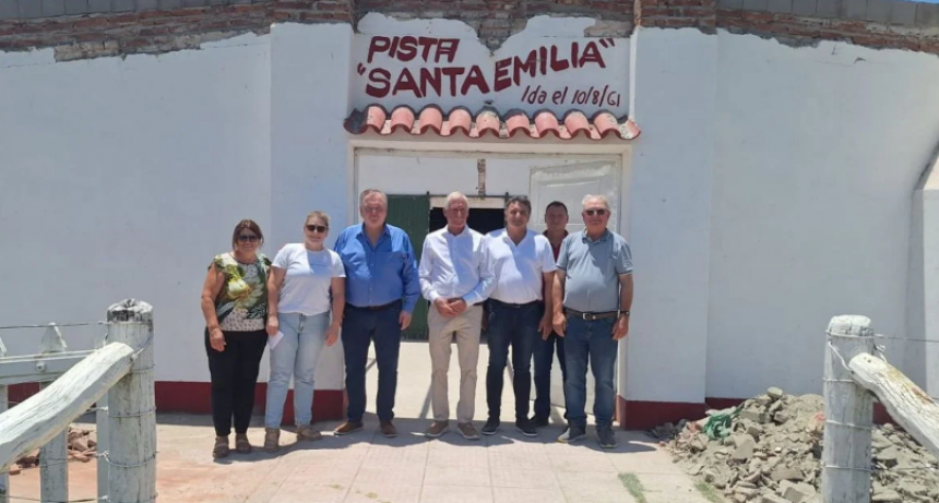 Entrega de aporte legislativo a la cooperadora de la Escuela N&deg; 6307 de Colonia Santa Emilia