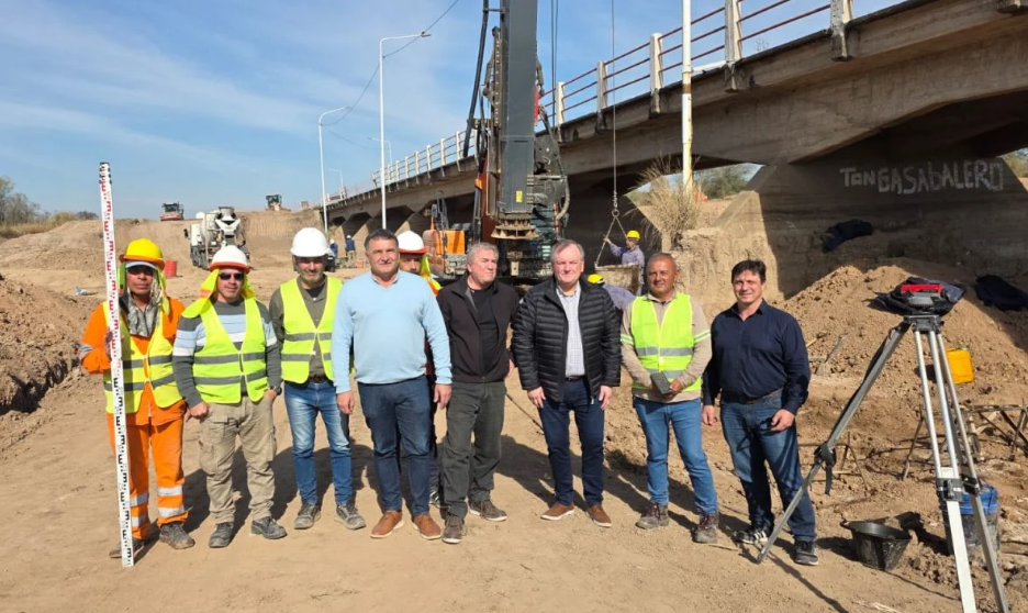 Se comenzaron a construir los PILOTES de la obra de ensanche de los 3 puentes ubicados sobre RP 4, en el tramo Elisa – San Cristóbal