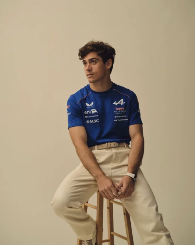 Colapinto modeló la ropa oficial de Alpine para la Fórmula 1 2026