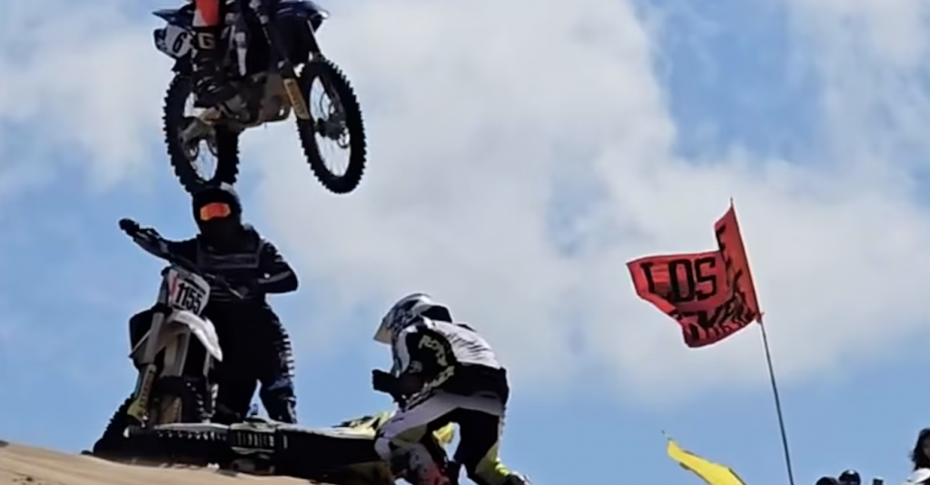 El desesperante accidente en el Enduro de Villa Gesell: se quedó en una duna y otro competidor le pegó en la cabeza con su moto