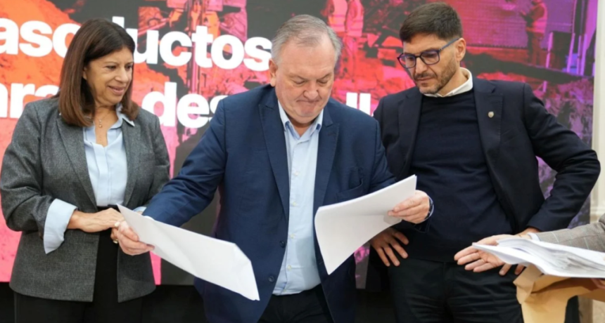 El Senador Michlig particip&oacute; de la Licitaci&oacute;n de compra de ca&ntilde;os para la 2da. etapa de Gasoductos Provinciales