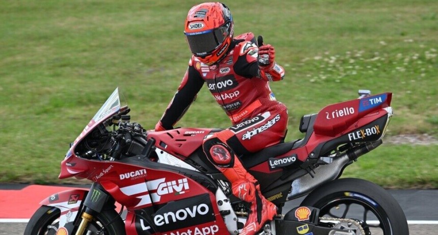 En Alemania gan&oacute; Marc M&aacute;rquez e igual&oacute; a Giacomo Agostini